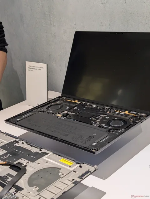 تأكد من قراءة دليل خدمة Dell XPS 14 قبل فتح طراز 2026