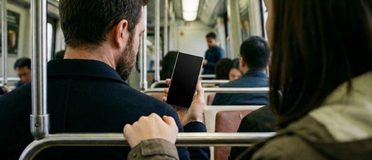 سامسونج تطور تقنية شاشة الخصوصية لمستخدمي MacBook بحلول 2026