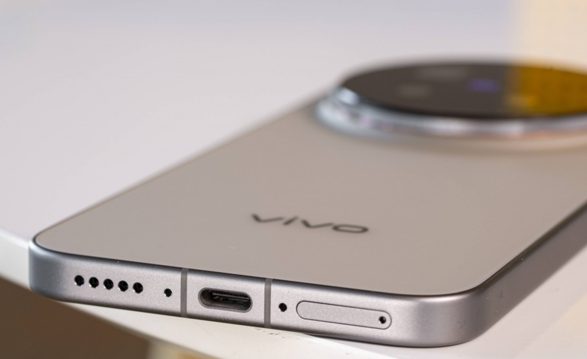 Vivo تكشف عن اختبار هاتف جديد ببطارية عملاقة بسعة 12,000 مللي أمبير