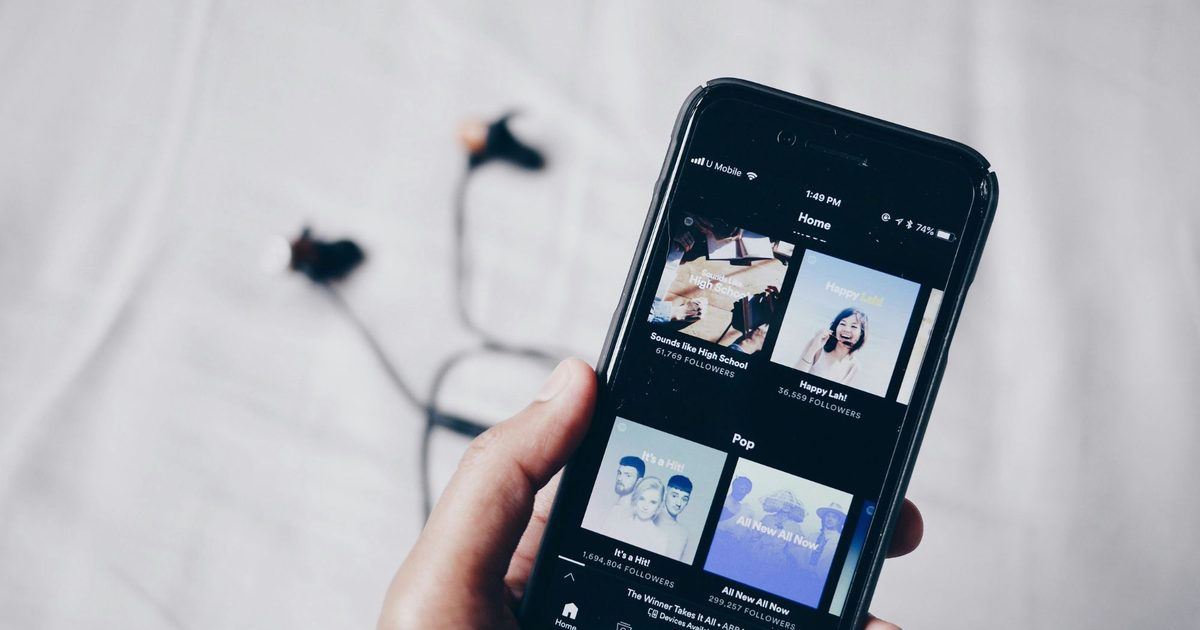 مع وجود الرسائل المباشرة، قد يسمح Spotify بتعديل اسم المستخدم.