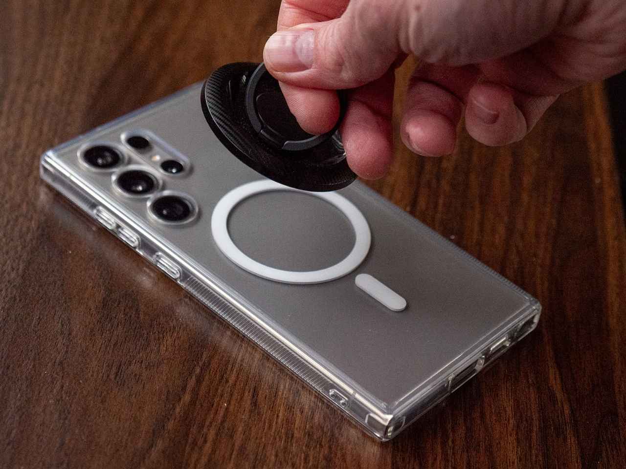 ترقية الشحن اللاسلكي في Galaxy S26 تأتي مع تنازل غير متوقع