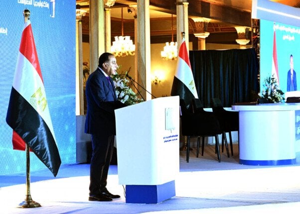 مدبولي يعلن عن مشروع مد شبكات الاتصالات والإنترنت فائق السرعة إلى 4500 قرية في مصر بحلول 2026