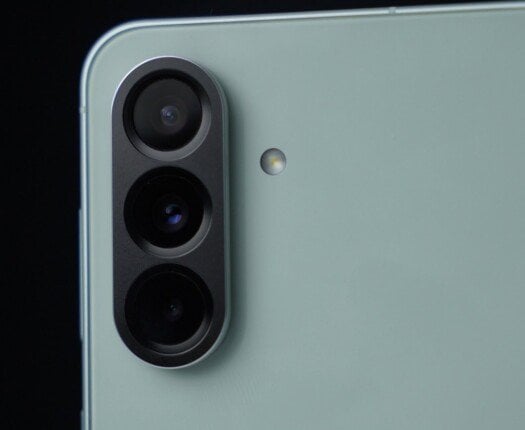 مواصفات وأسعار هاتف Samsung Galaxy A56 بشاشة كبيرة مسطحة لعام 2026