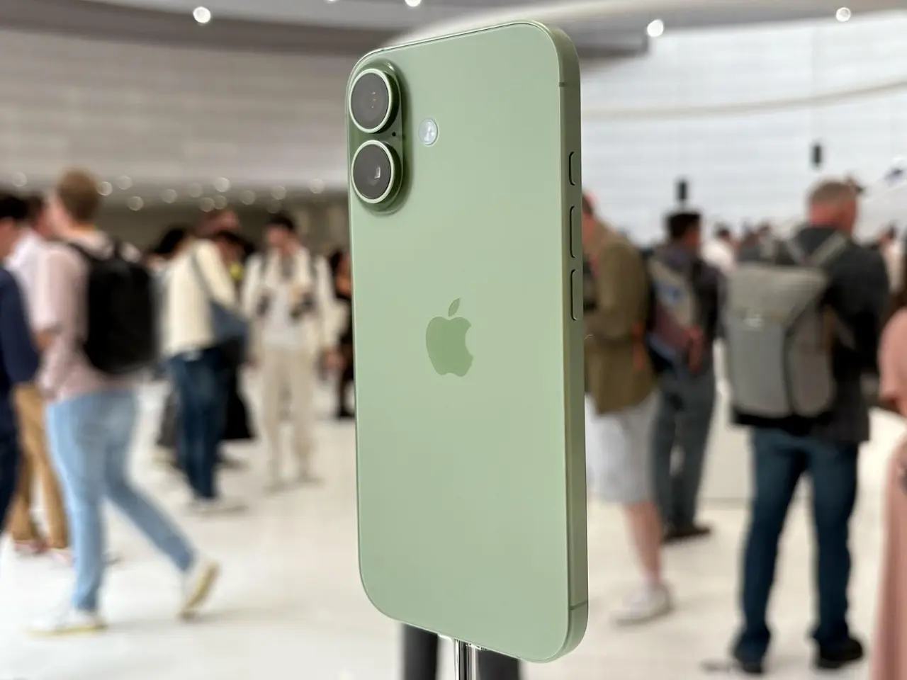 تقرير: ربع الهواتف الذكية النشطة عالميًا من آبل