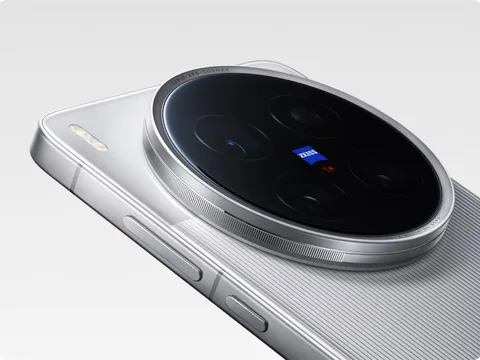 إطلاق هاتف Vivo X300 Ultra الجديد باتصال عبر الأقمار الصناعية