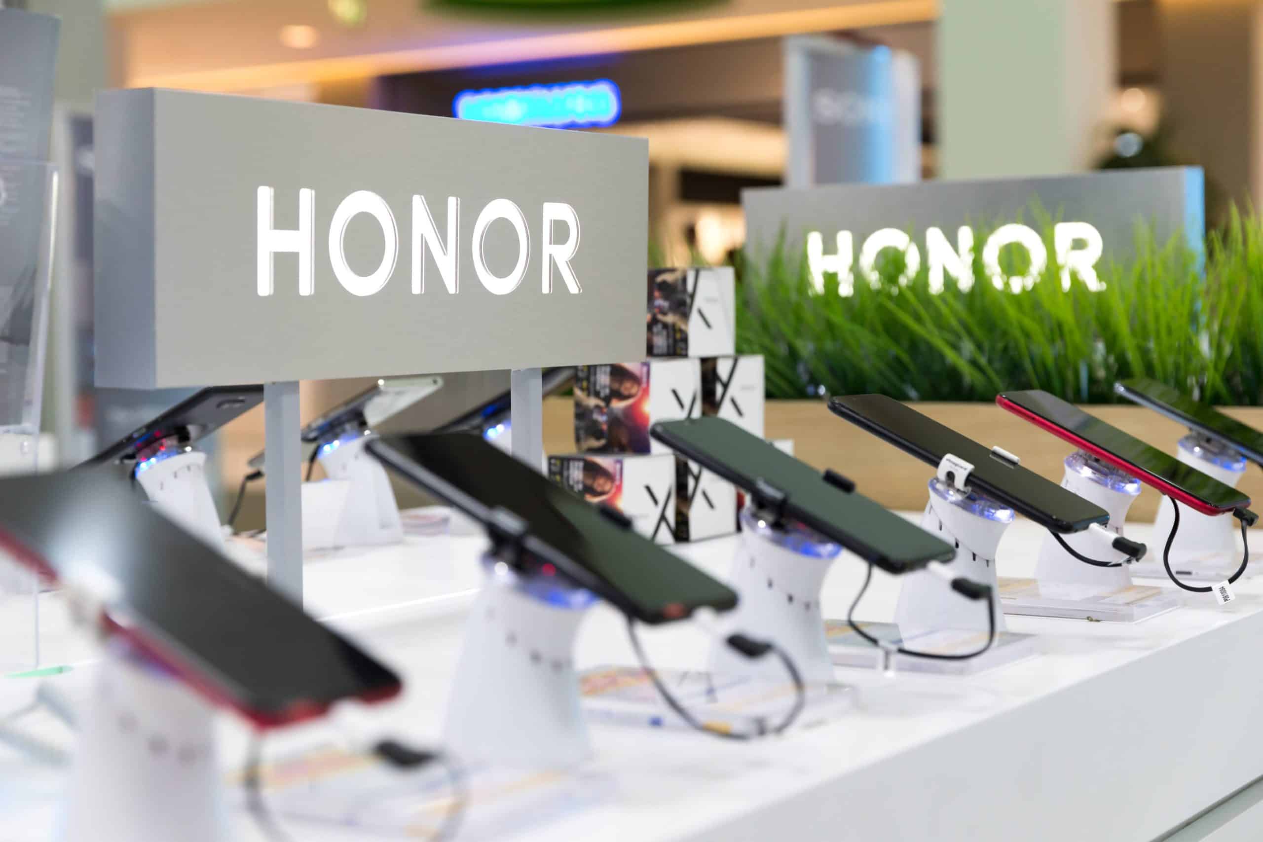 Honor تكشف النقاب عن هاتف روبوتي مزود بكاميرا متحركة قبل MWC 2026