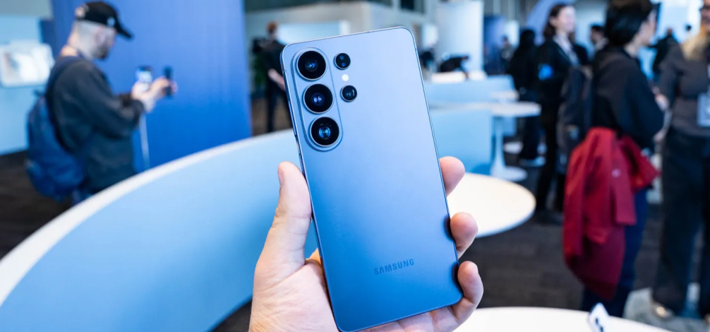 سامسونج تفسر غياب مغناطيس Qi2 في Galaxy S26 مع تجاهل الجوانب المهمة