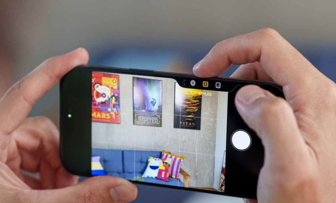 أبل تتفاوض للاستحواذ على Lux Optics لتعزيز تقنيات الكاميرا في أجهزتها لعام 2026