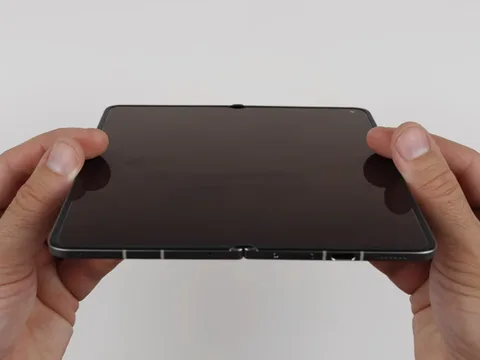 هاتف Find N6 القابل للطي يُسجل تجعداً شبه معدوم في الشاشة قبل الإطلاق الرسمي