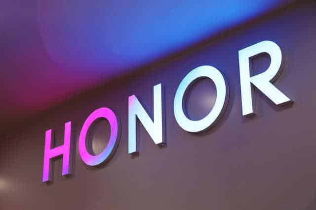 Honor تكشف النقاب عن هاتفها القابل للطي Magic V6 قبيل أحداث MWC 2026