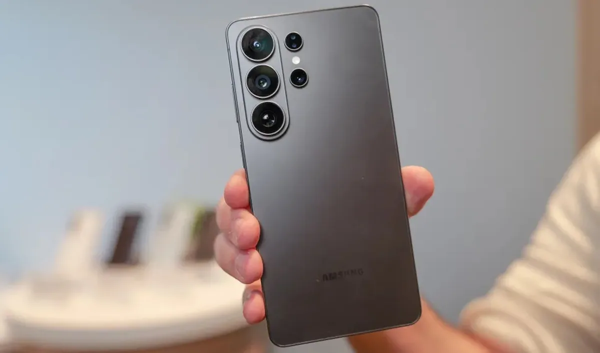 مراجعة جالاكسي S26 ألترا: اكتشف المميزات والعيوب في 2026