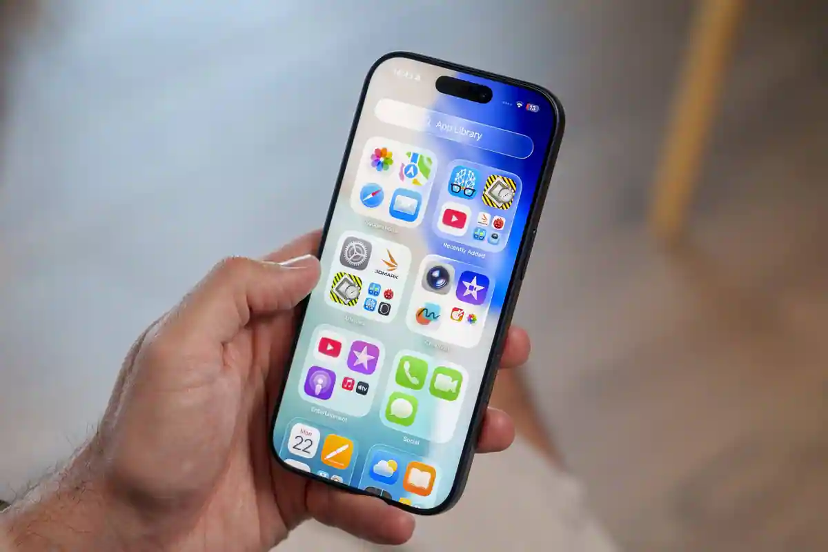 iPhone 18 Pro: تسريبات الصور تكشف عن تصميم جديد ومبتكر